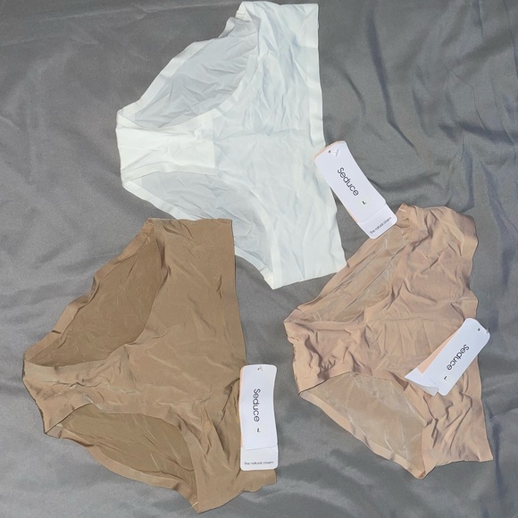 Colour lace mini cute baby daisy flower decor printed different colour thongs - Picture 1 of 2